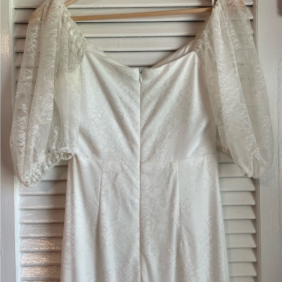 Formal Lace White Trailing Dress, size XS - Picture 3 of 5